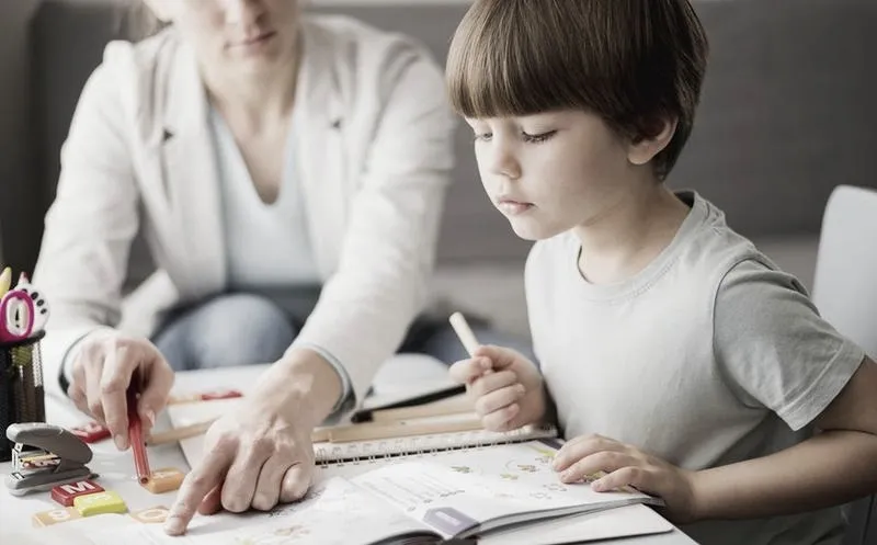 Czy nauczyciel może bezpiecznie udzielać korepetycji swojemu uczniowi?