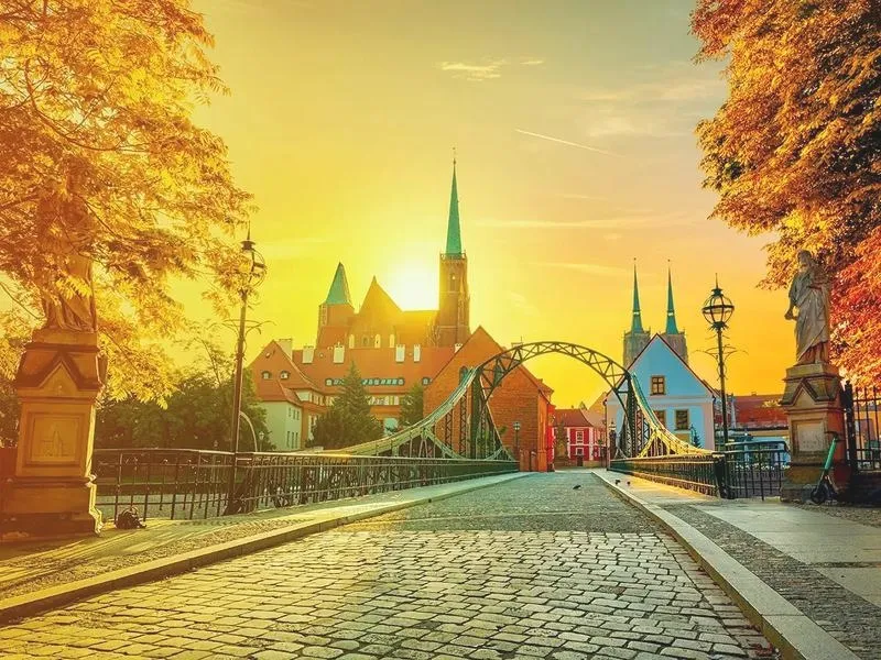Czy we Wrocławiu uczniowie mogą korzystać z darmowych przejazdów? Sprawdź zasady!