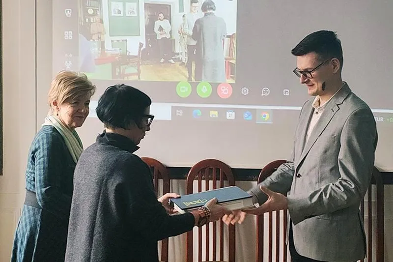 Farmacja po studiach: co dalej i najlepsze ścieżki kariery dla absolwentów