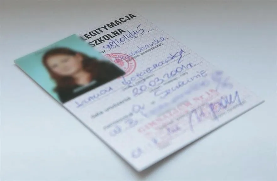 Ile kosztuje legitymacja szkolna: kiedy jest bezpłatna, a kiedy 9 zł za duplikat?