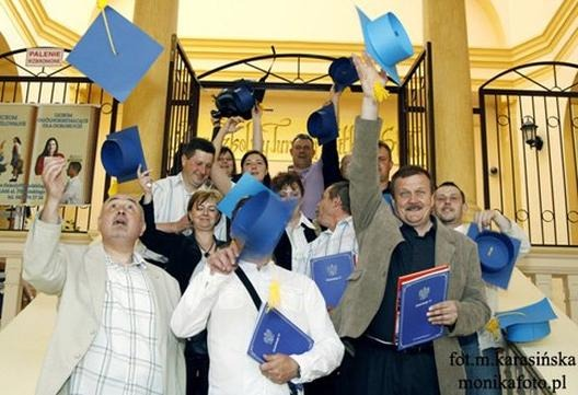 Ile trwa liceum dla dorosłych? Czas nauki, matura i dalsze możliwości