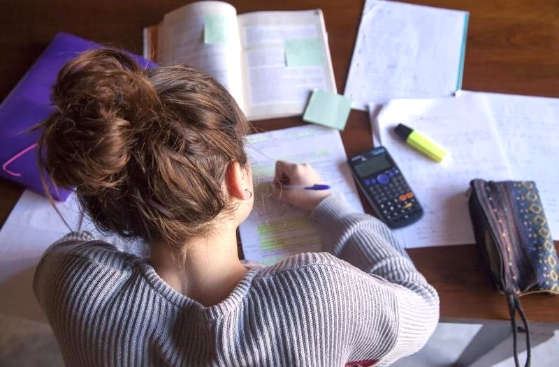 Jak efektywnie się uczyć? Skuteczne metody na lepszą pamięć i koncentrację