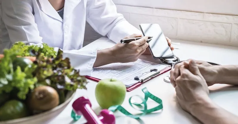 Jak zostać ekspertem w oświacie: odkryj wymagania i proces krok po kroku