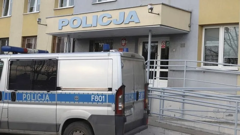 Kiedy nauczyciel może przeszukać plecak ucznia? Ograniczenia i zasady w praktyce