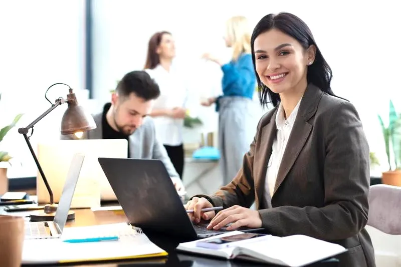 Perspektywy zawodowe po studiach z administracji – co warto wiedzieć?