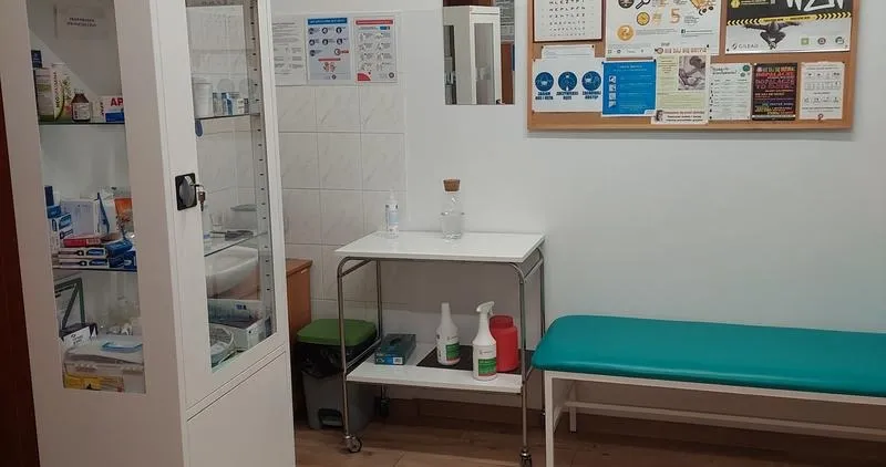 Rysowanie gabinetu pielęgniarki szkolnej – prosty sposób krok po kroku