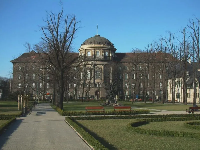 Uniwersytet w Pradze: historia, kierunki i sekrety najstarszej uczelni