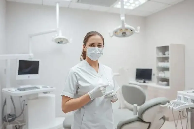 Zarobki higienistki stomatologicznej – co warto wiedzieć o wynagrodzeniu w tej profesji?